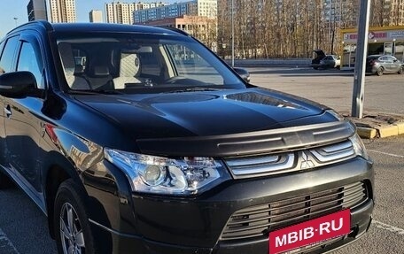 Mitsubishi Outlander III рестайлинг 3, 2014 год, 2 200 000 рублей, 2 фотография