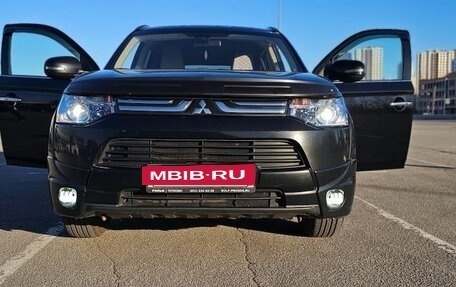 Mitsubishi Outlander III рестайлинг 3, 2014 год, 2 200 000 рублей, 9 фотография