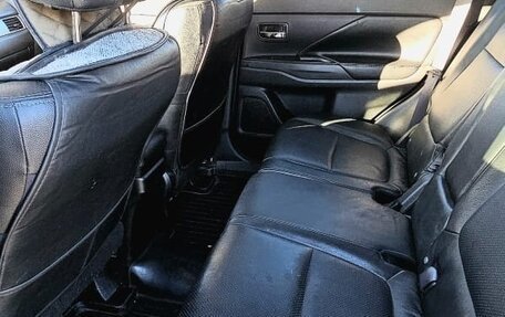Mitsubishi Outlander III рестайлинг 3, 2014 год, 2 200 000 рублей, 20 фотография
