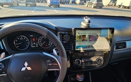 Mitsubishi Outlander III рестайлинг 3, 2014 год, 2 200 000 рублей, 18 фотография