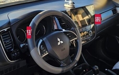 Mitsubishi Outlander III рестайлинг 3, 2014 год, 2 200 000 рублей, 19 фотография