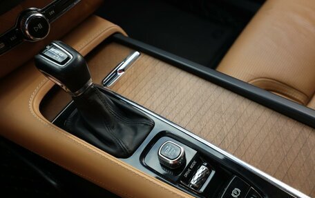 Volvo XC90 II рестайлинг, 2017 год, 3 000 000 рублей, 23 фотография
