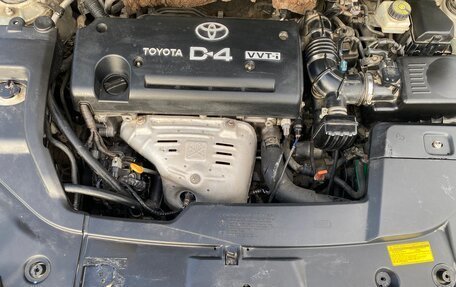 Toyota Avensis III рестайлинг, 2006 год, 1 100 000 рублей, 29 фотография