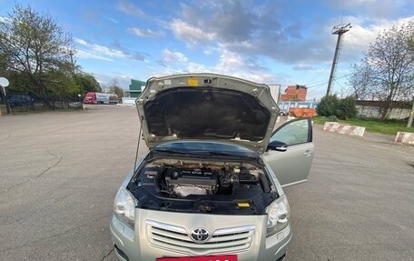 Toyota Avensis III рестайлинг, 2006 год, 1 100 000 рублей, 28 фотография