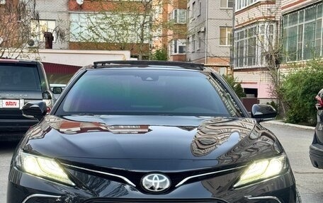Toyota Camry, 2023 год, 2 650 000 рублей, 2 фотография