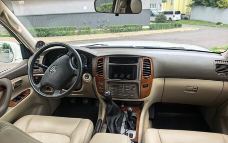 Toyota Land Cruiser 100 рестайлинг 2, 2003 год, 2 000 000 рублей, 2 фотография