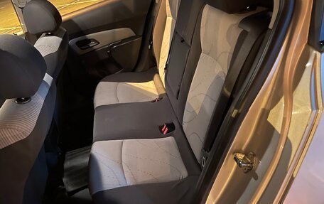 Chevrolet Cruze II, 2011 год, 690 000 рублей, 15 фотография