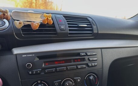 BMW 1 серия, 2009 год, 850 000 рублей, 12 фотография