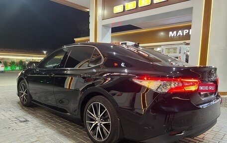 Toyota Camry, 2021 год, 3 520 000 рублей, 10 фотография