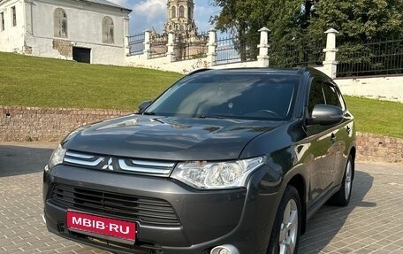 Mitsubishi Outlander III рестайлинг 3, 2013 год, 1 700 000 рублей, 1 фотография