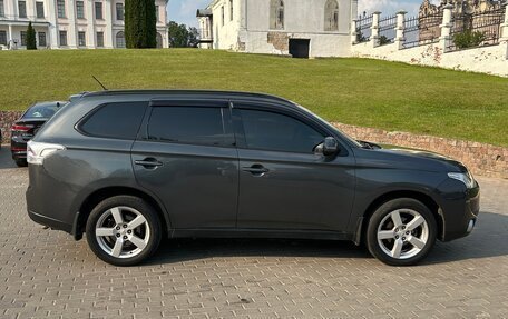 Mitsubishi Outlander III рестайлинг 3, 2013 год, 1 700 000 рублей, 5 фотография