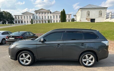 Mitsubishi Outlander III рестайлинг 3, 2013 год, 1 700 000 рублей, 6 фотография
