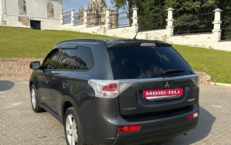 Mitsubishi Outlander III рестайлинг 3, 2013 год, 1 700 000 рублей, 3 фотография