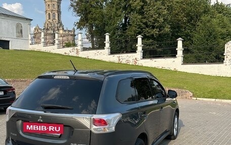 Mitsubishi Outlander III рестайлинг 3, 2013 год, 1 700 000 рублей, 4 фотография