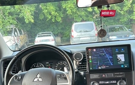 Mitsubishi Outlander III рестайлинг 3, 2013 год, 1 700 000 рублей, 8 фотография