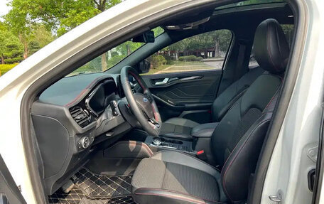 Ford Focus IV, 2022 год, 1 300 000 рублей, 9 фотография