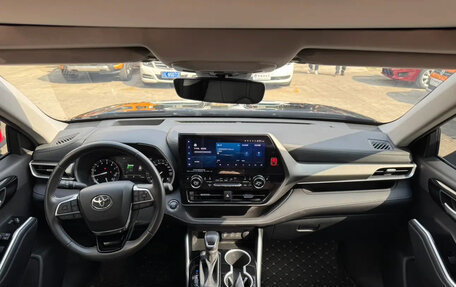 Toyota Highlander, 2024 год, 4 611 000 рублей, 4 фотография