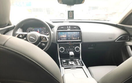 Jaguar XE I рестайлинг, 2022 год, 2 581 000 рублей, 4 фотография