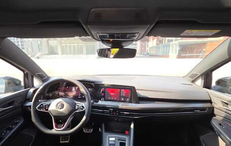 Volkswagen Golf GTI, 2022 год, 2 697 000 рублей, 4 фотография