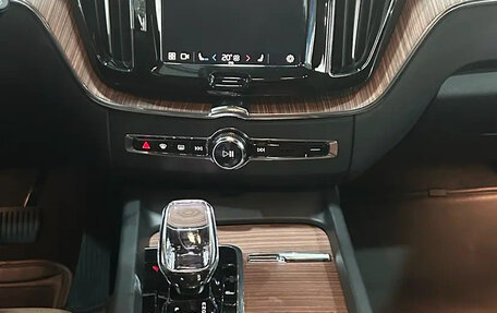 Volvo XC60 II, 2024 год, 4 870 000 рублей, 6 фотография