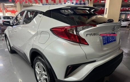 Toyota C-HR I рестайлинг, 2024 год, 2 309 000 рублей, 4 фотография