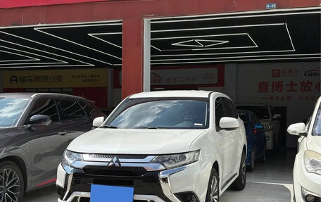 Mitsubishi Outlander III рестайлинг 3, 2022 год, 1 884 000 рублей, 5 фотография