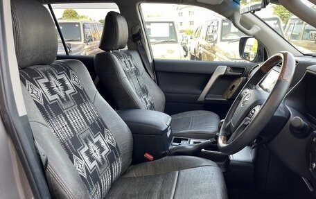 Toyota Land Cruiser Prado 150 рестайлинг 2, 2022 год, 3 900 000 рублей, 7 фотография