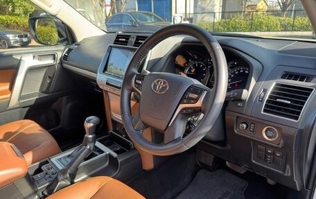 Toyota Land Cruiser Prado 150 рестайлинг 2, 2022 год, 3 910 000 рублей, 11 фотография