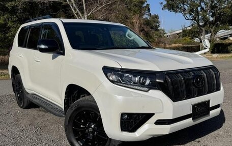Toyota Land Cruiser Prado 150 рестайлинг 2, 2022 год, 3 910 000 рублей, 4 фотография
