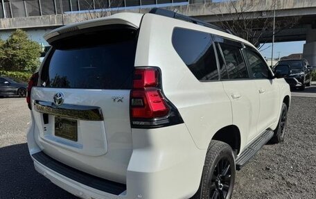 Toyota Land Cruiser Prado 150 рестайлинг 2, 2022 год, 3 910 000 рублей, 6 фотография