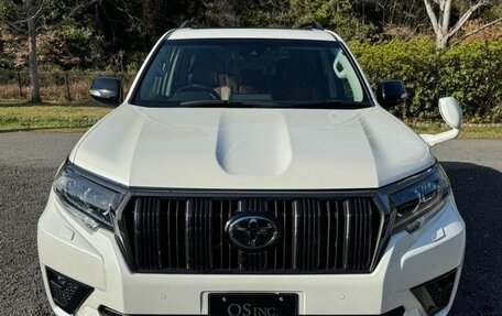 Toyota Land Cruiser Prado 150 рестайлинг 2, 2022 год, 3 910 000 рублей, 5 фотография