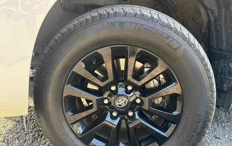 Toyota Land Cruiser Prado 150 рестайлинг 2, 2022 год, 3 910 000 рублей, 3 фотография