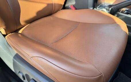 Toyota Land Cruiser Prado 150 рестайлинг 2, 2022 год, 3 910 000 рублей, 10 фотография