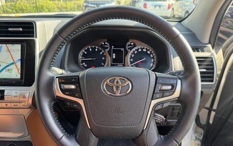 Toyota Land Cruiser Prado 150 рестайлинг 2, 2022 год, 3 910 000 рублей, 12 фотография