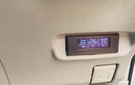 Toyota Prius, 2010 год, 1 400 000 рублей, 15 фотография