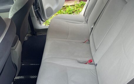 Toyota Prius, 2010 год, 1 400 000 рублей, 22 фотография