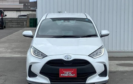 Toyota Yaris, 2022 год, 1 010 027 рублей, 2 фотография