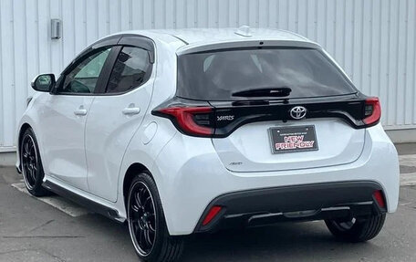Toyota Yaris, 2022 год, 1 010 027 рублей, 3 фотография