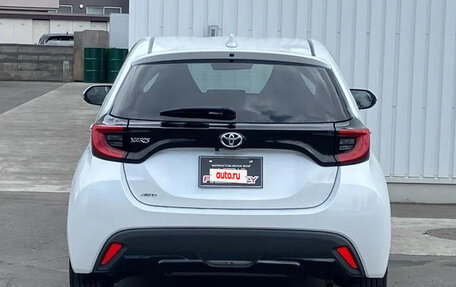 Toyota Yaris, 2022 год, 1 010 027 рублей, 4 фотография