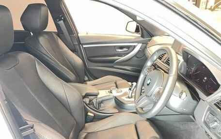 BMW 3 серия, 2019 год, 1 450 000 рублей, 11 фотография