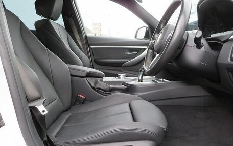 BMW 3 серия, 2017 год, 1 300 000 рублей, 12 фотография