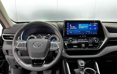 Toyota Highlander, 2022 год, 3 380 000 рублей, 10 фотография