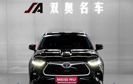 Toyota Highlander, 2022 год, 3 380 000 рублей, 2 фотография