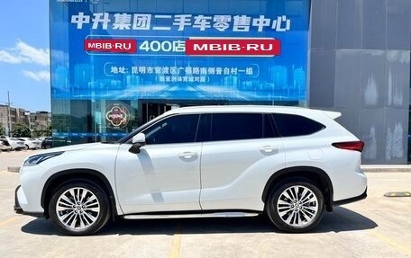 Toyota Highlander, 2022 год, 3 520 000 рублей, 6 фотография