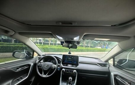 Toyota RAV4, 2021 год, 3 130 000 рублей, 9 фотография