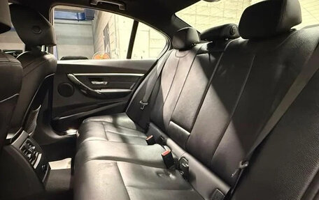 BMW 3 серия, 2018 год, 1 350 000 рублей, 14 фотография