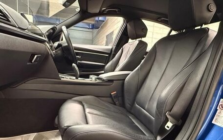 BMW 3 серия, 2018 год, 1 350 000 рублей, 13 фотография