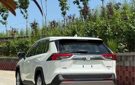 Toyota RAV4, 2021 год, 2 600 000 рублей, 6 фотография