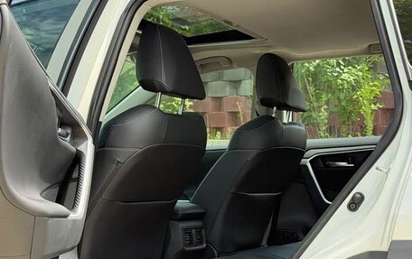 Toyota RAV4, 2021 год, 2 600 000 рублей, 9 фотография