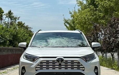 Toyota RAV4, 2021 год, 2 600 000 рублей, 3 фотография